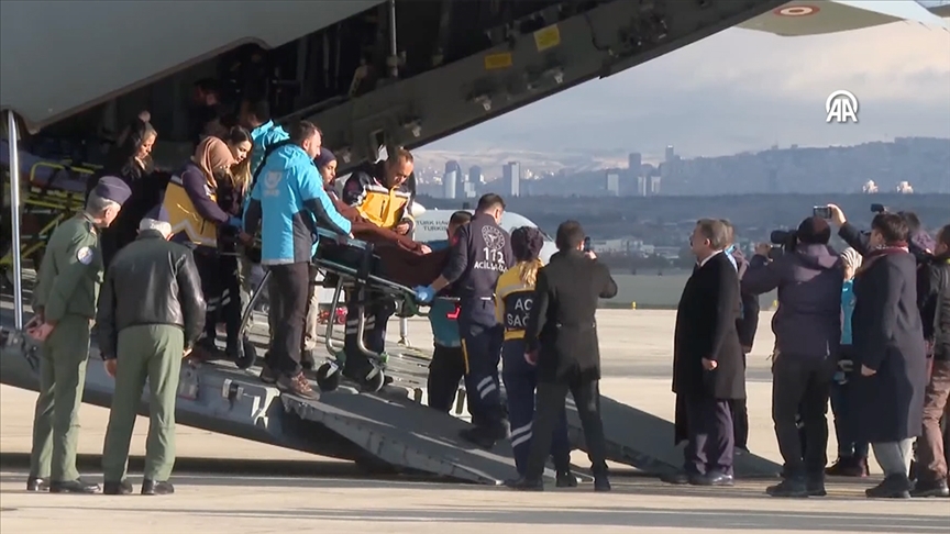 Sağlık Bakanı Koca, 68 Gazzeli hastanın Türkiye’ye getirileceğini açıkladı