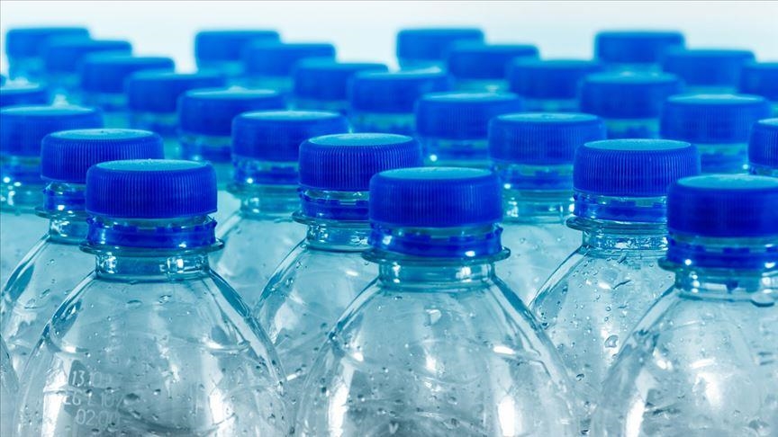 Araştırma: Pet şişedeki su, insan sağlığı için tehlikeli binlerce “nanoplastik” içeriyor